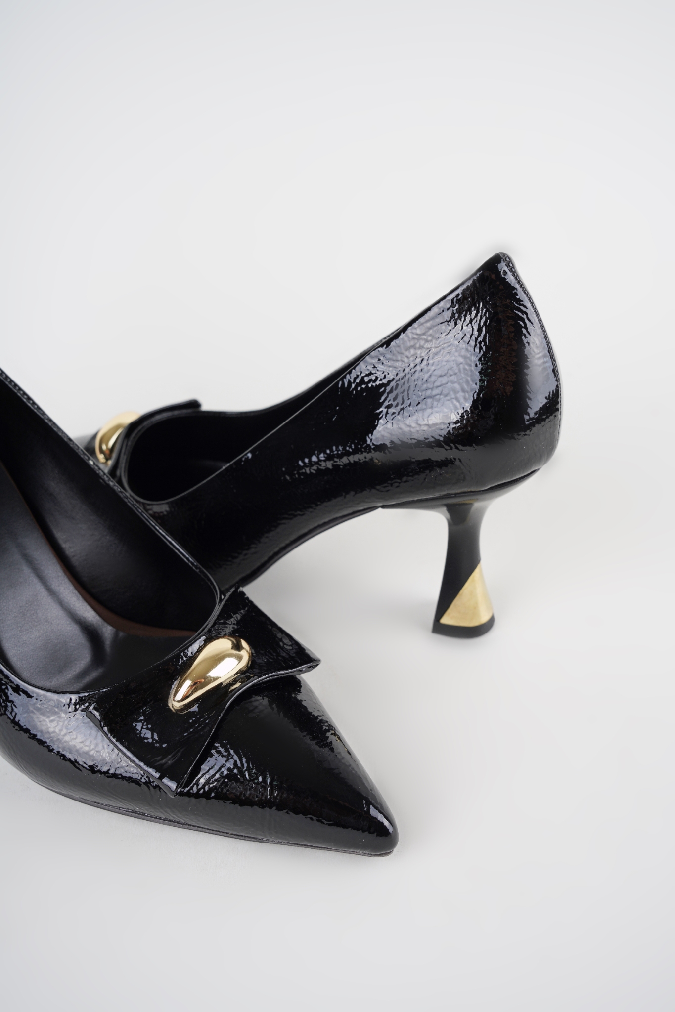 Tiara Siyah  Kırışık Rugan Gold Detaylı Topuklu Stiletto Tiara Siyah  Kırışık Rugan Gold Detaylı Topuklu Stiletto