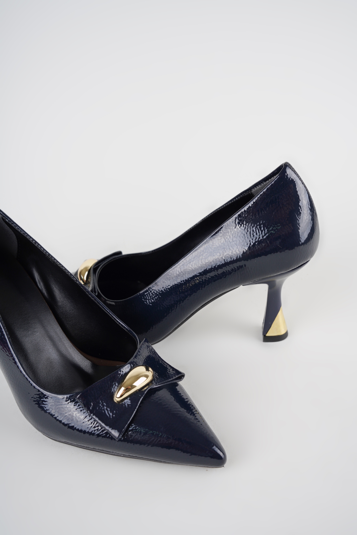 Tiara Lacivert Kırışık Rugan Gold Detaylı Topuklu Stiletto Tiara Lacivert Kırışık Rugan Gold Detaylı Topuklu Stiletto