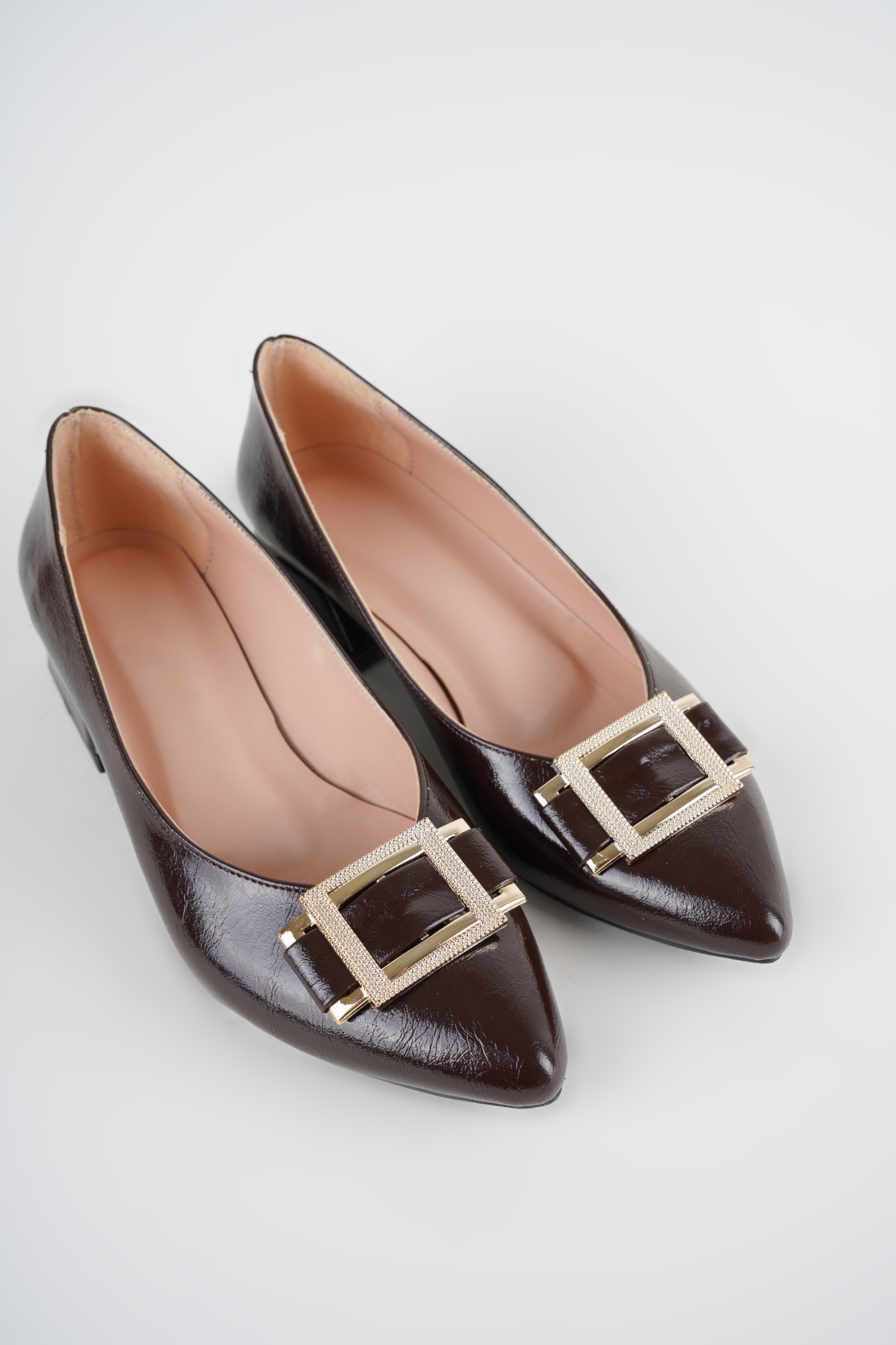 Neva Kahve Kırışık Parlak Cilt Gold Toka Detaylı Babet Stiletto Neva Kahve Kırışık Parlak Cilt Gold Toka Detaylı Babet Stiletto