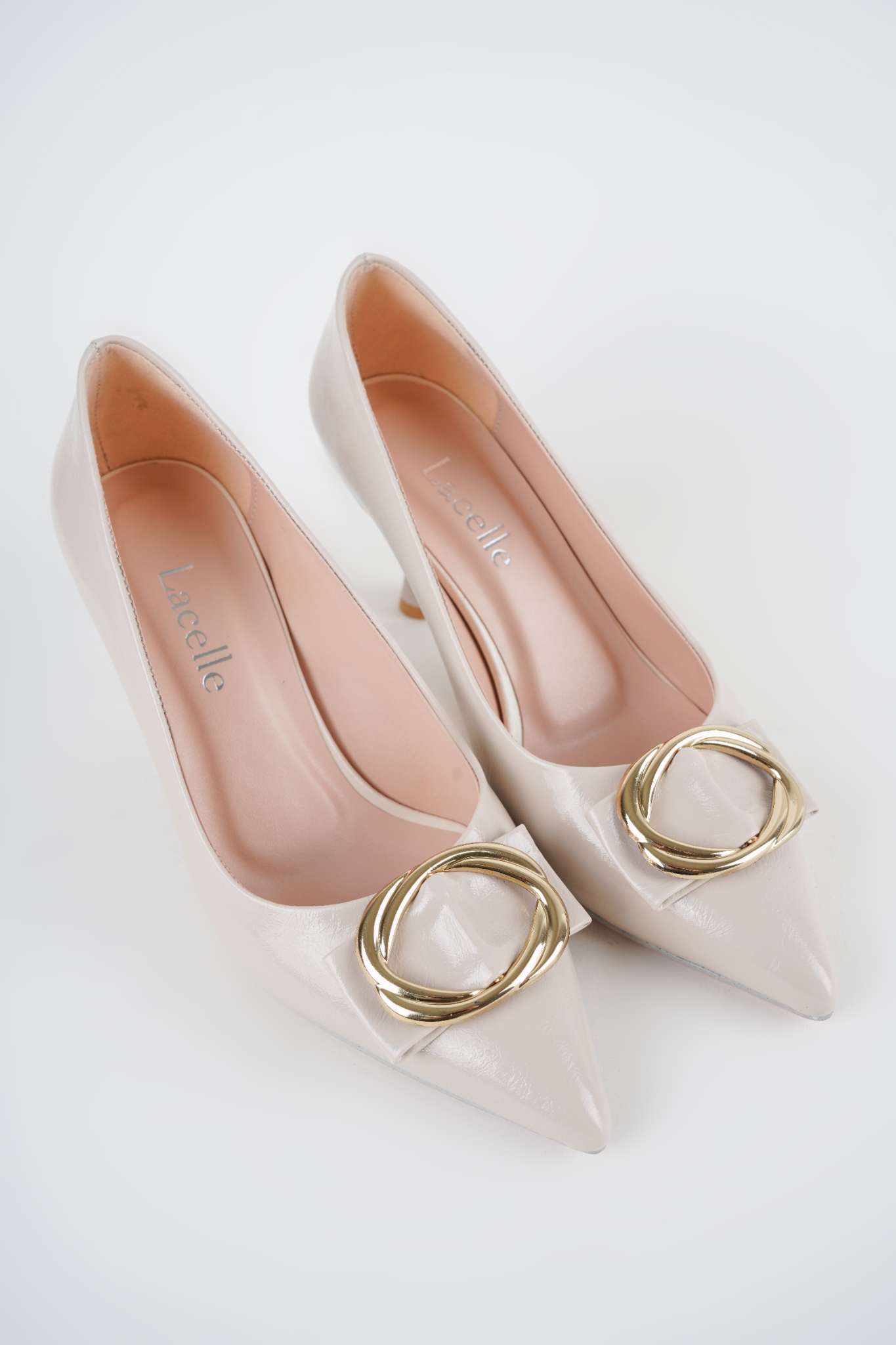 Elisya Bej Kırışık Parlak Cilt Gold Detaylı Topuklu Stiletto Elisya Bej Kırışık Parlak Cilt Gold Detaylı Topuklu Stiletto