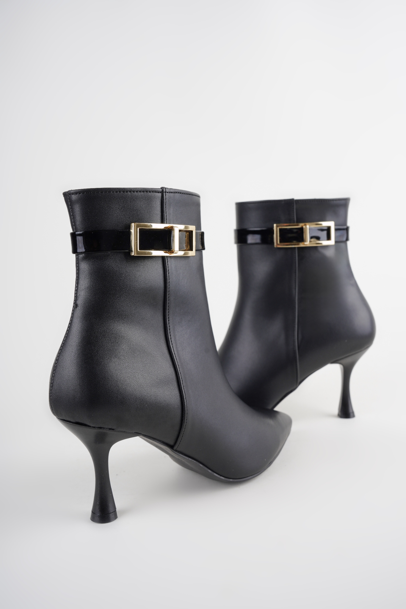 Laktone siyah Laktone siyah