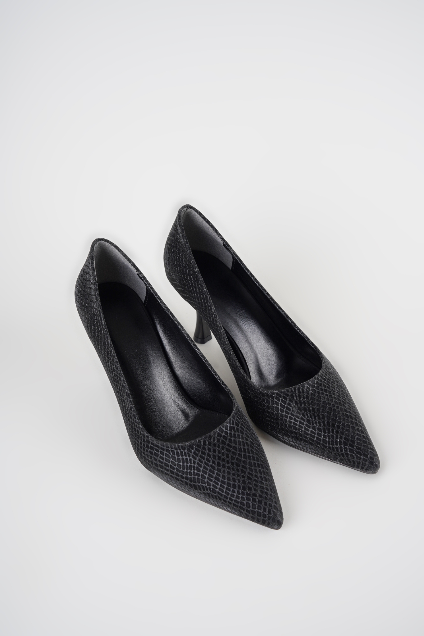 Hira Siyah Yılan Baskı Detaylı Kadeh Topuklu Stiletto Hira Siyah Yılan Baskı Detaylı Kadeh Topuklu Stiletto