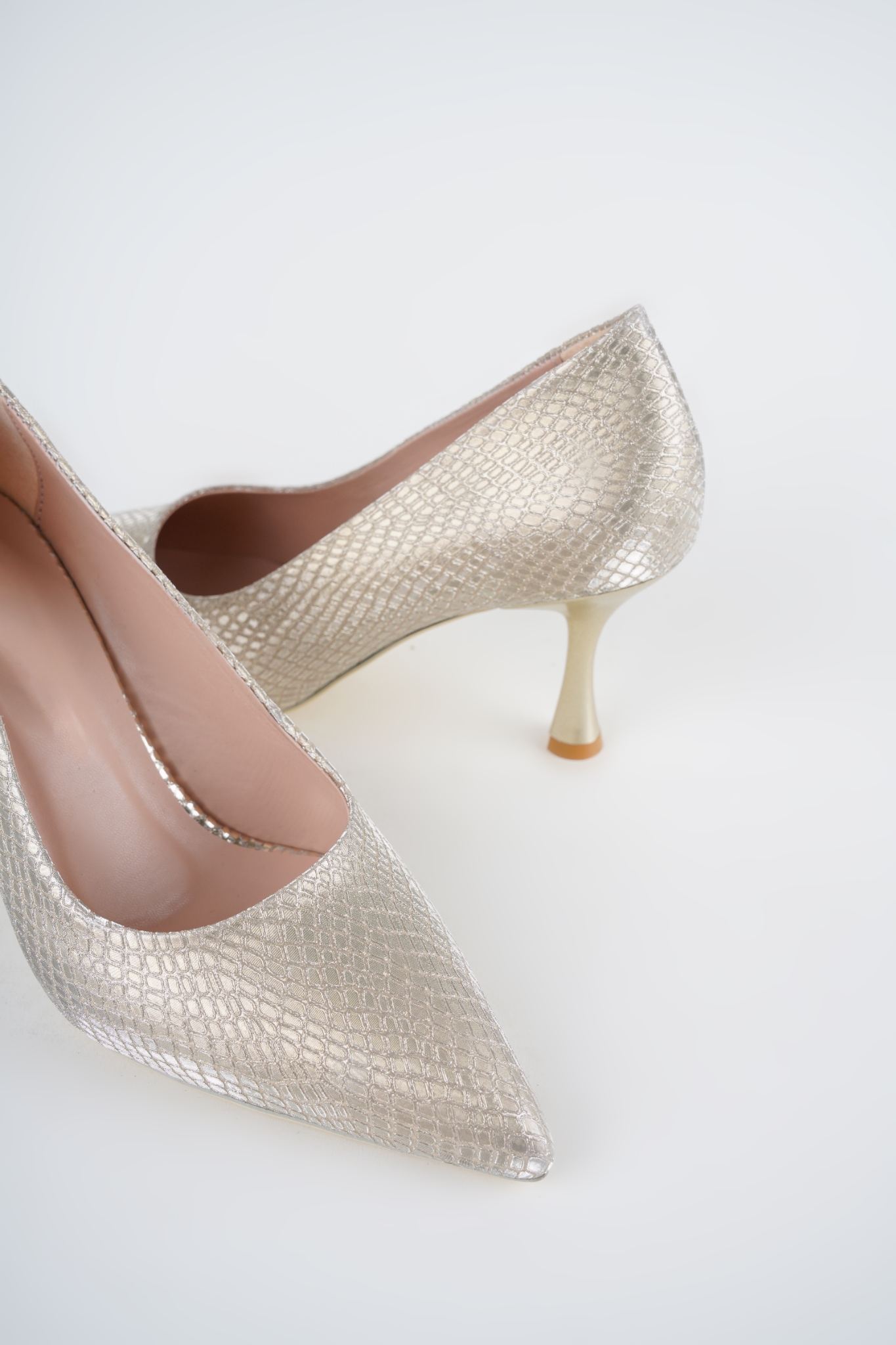 Hira Altın Dore Yılan Baskı Detaylı Kadeh Topuklu Stiletto Hira Altın Dore Yılan Baskı Detaylı Kadeh Topuklu Stiletto