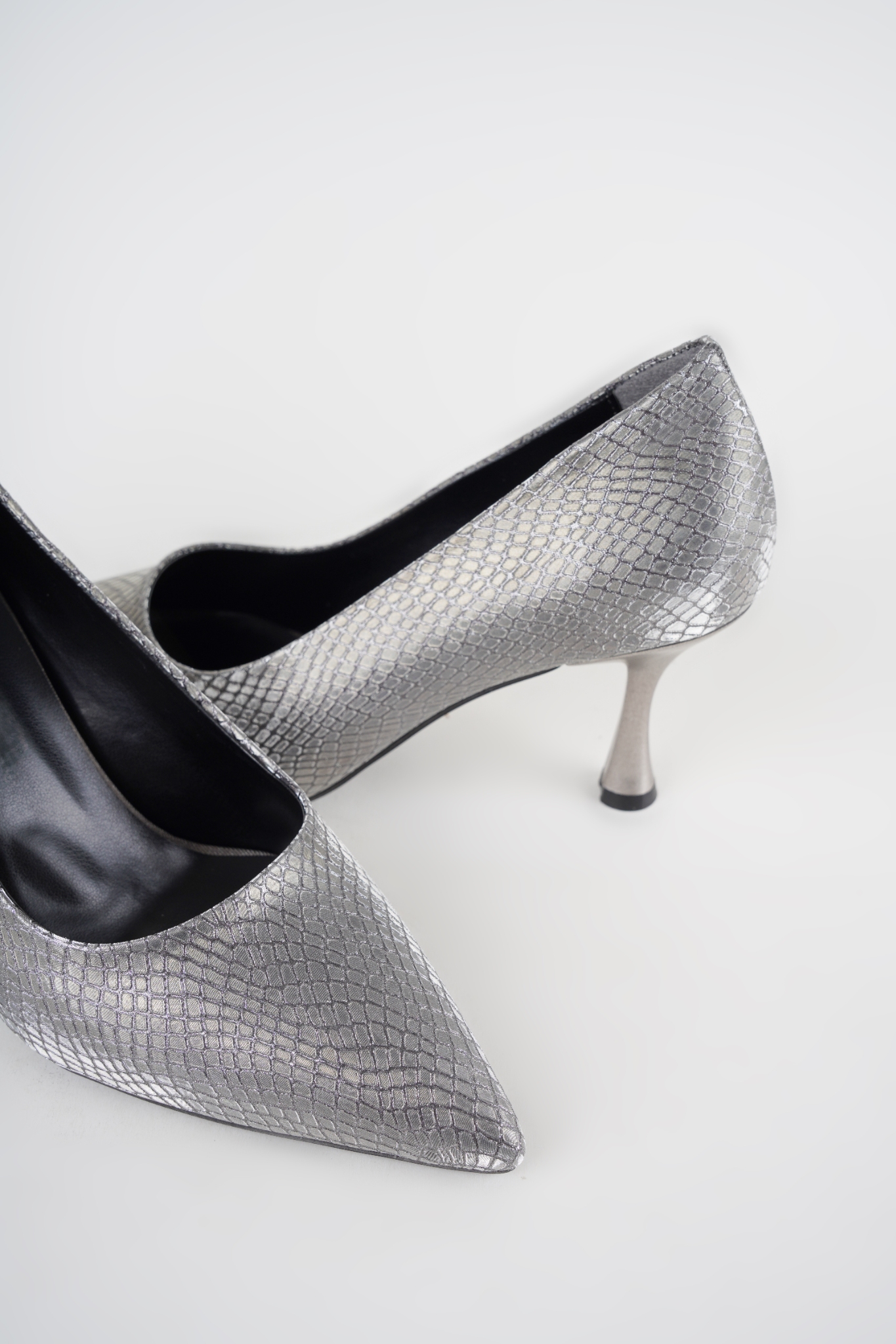 Hira Platin Yılan Baskı Detaylı Kadeh Topuklu Stiletto Hira Platin Yılan Baskı Detaylı Kadeh Topuklu Stiletto