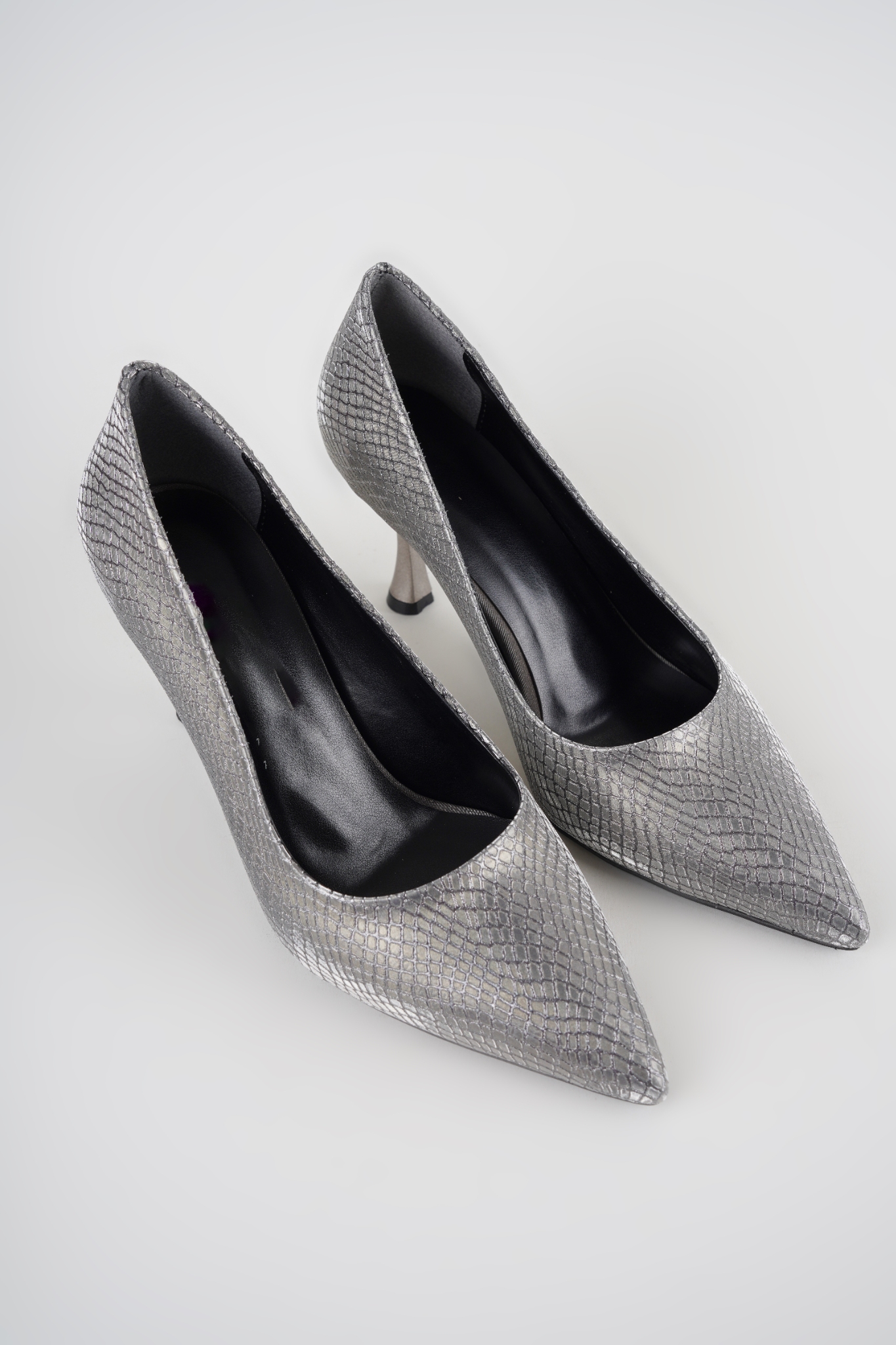 Hira Platin Yılan Baskı Detaylı Kadeh Topuklu Stiletto Hira Platin Yılan Baskı Detaylı Kadeh Topuklu Stiletto