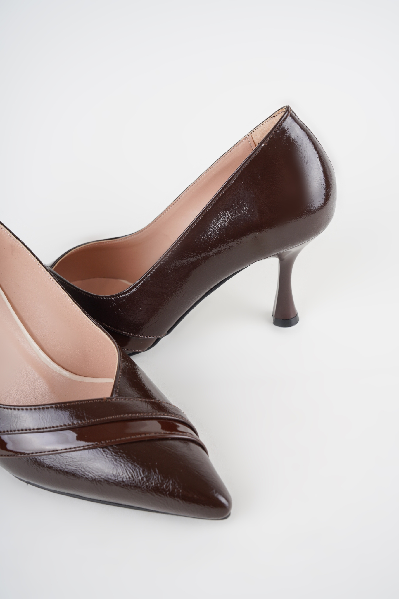 Elegant Kahverengi Kırışık Parlak Cilt Rugan Detaylı Topuklu Stiletto Elegant Kahverengi Kırışık Parlak Cilt Rugan Detaylı Topuklu Stiletto