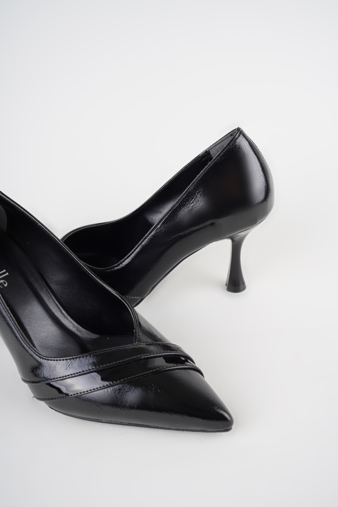 Elegant Siyah Kırışık Parlak Cilt Rugan Detaylı Topuklu Stiletto Elegant Siyah Kırışık Parlak Cilt Rugan Detaylı Topuklu Stiletto